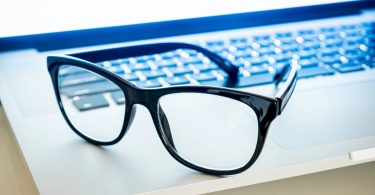 Blue filter glasses protect your eyes from screens