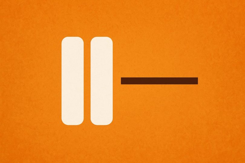 Microphone highlighting the power of pauses in effective communication and public speaking